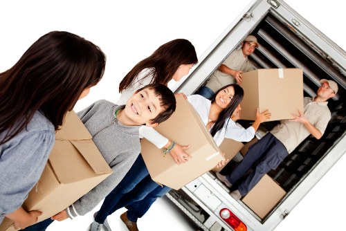 Moving van service near Ravenscourt Park with local residential streets