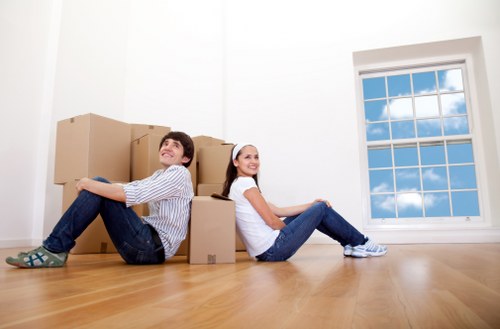 Moving truck service for homes in Ravenscourt Park